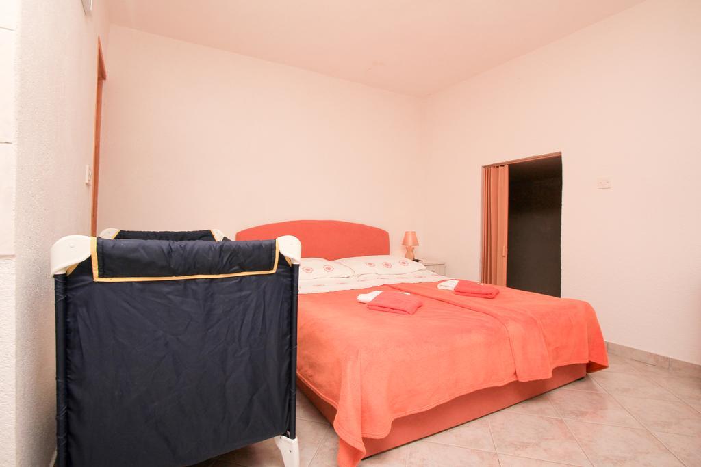 Robinson Braco Apartment Bogomolje Bagian luar foto