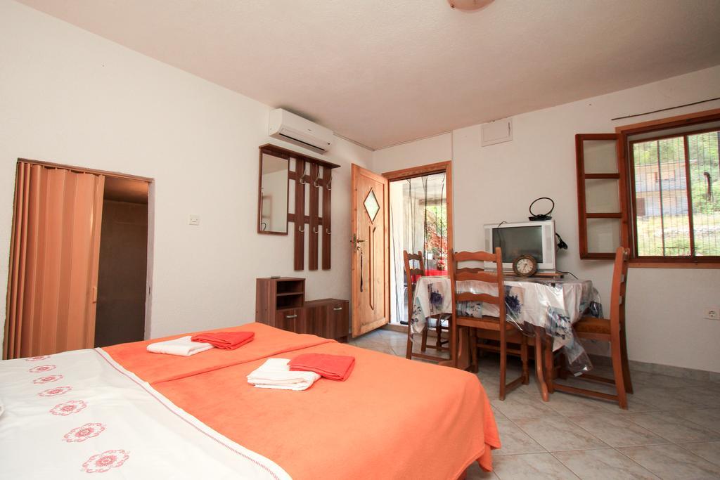 Robinson Braco Apartment Bogomolje Bagian luar foto