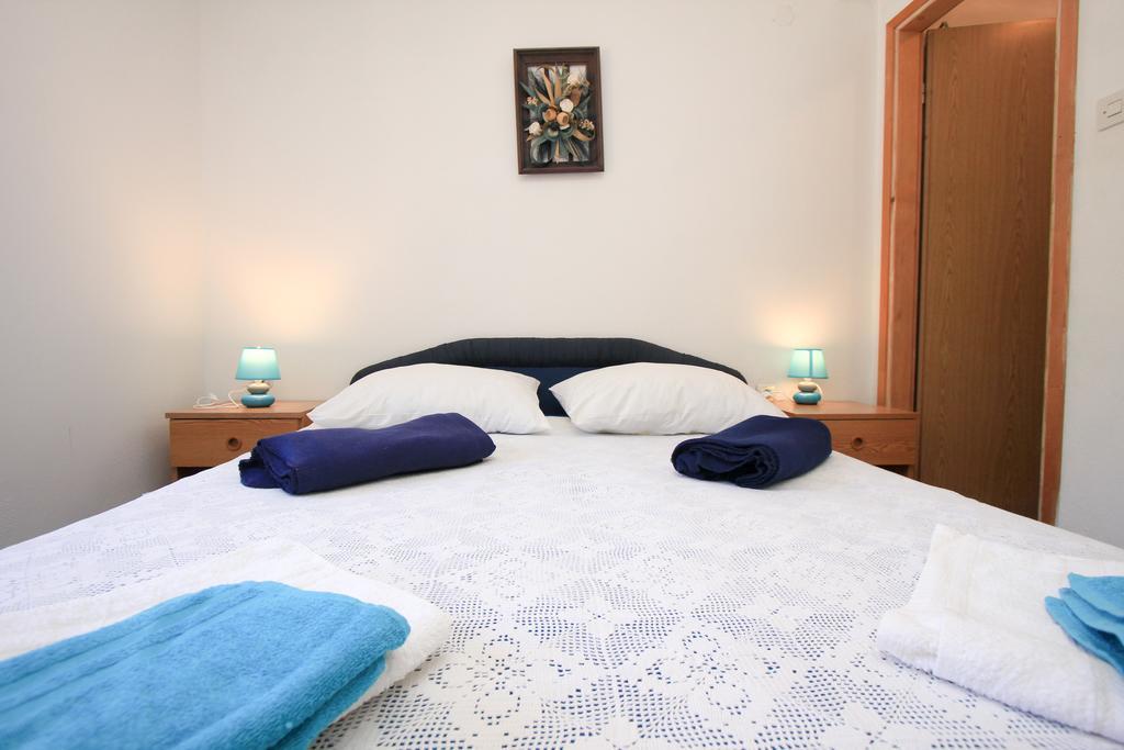 Robinson Braco Apartment Bogomolje Bagian luar foto